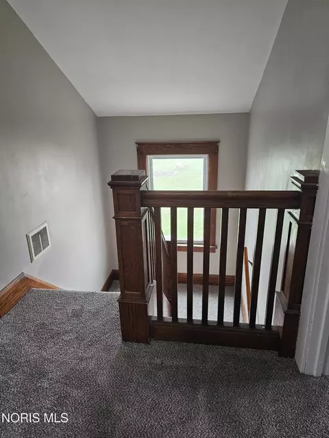 Entry Way - 3220 Brown Rd, Oregon, OH 43616 photo 1 of 3
