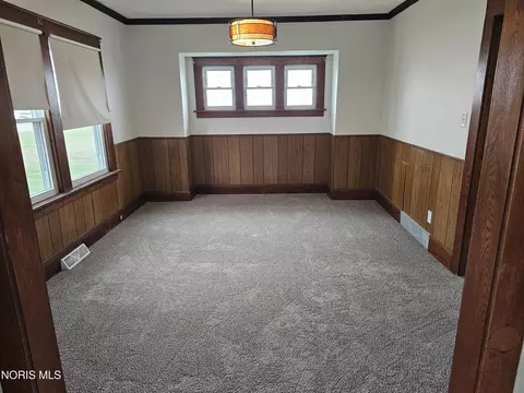 Living - 3220 Brown Rd, Oregon, OH 43616 photo 2 of 2