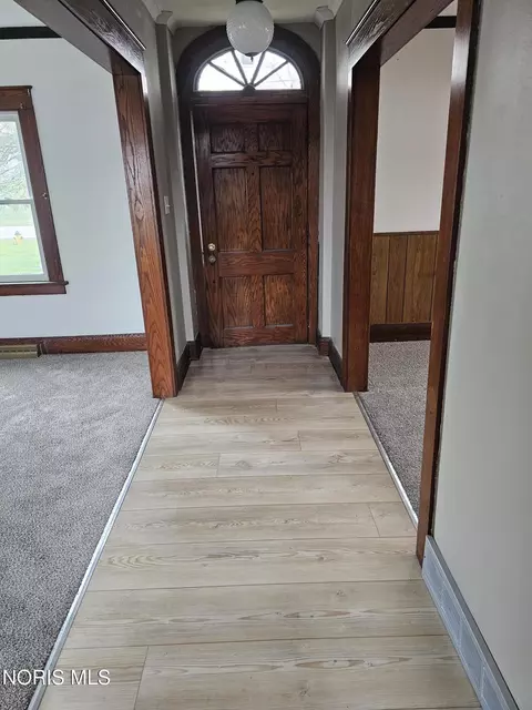 Entry Way - 3220 Brown Rd, Oregon, OH 43616 photo 2 of 3