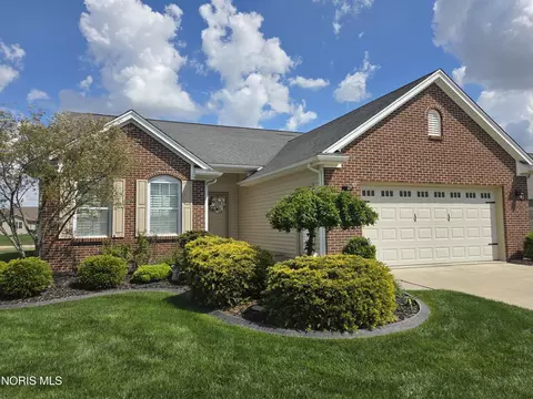 26304 Stillwater Dr, Perrysburg, OH 43551