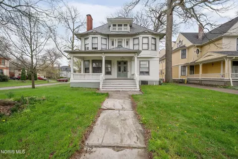 2274 Robinwood Ave, Toledo, OH 43620