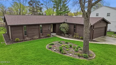 522 Lorraine Ave, Bowling Green, OH 43402