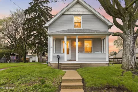 227 Osborne St, Rossford, OH 43460
