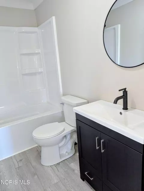 Bath - 404 Park St, Archbold, OH 43502 photo 2 of 3