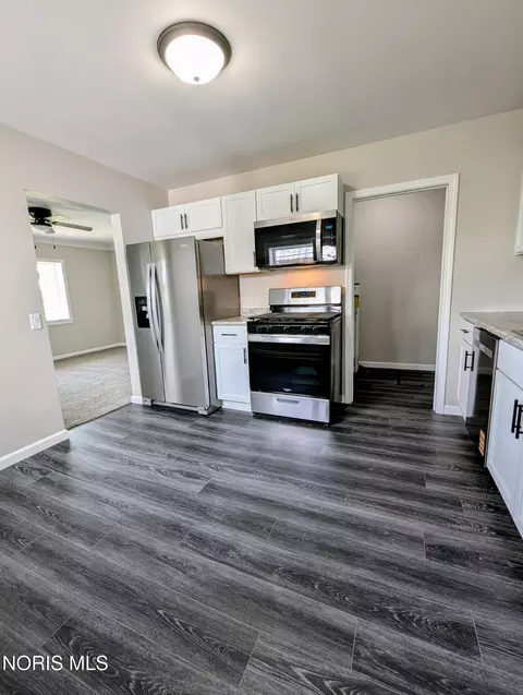 Kitchen - 404 Park St, Archbold, OH 43502 photo 3 of 5