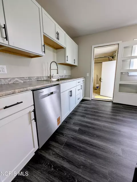 Kitchen - 404 Park St, Archbold, OH 43502 photo 1 of 5