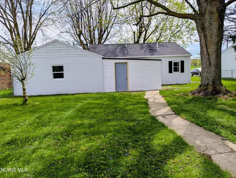 Exterior - 404 Park St, Archbold, OH 43502 photo 2 of 2