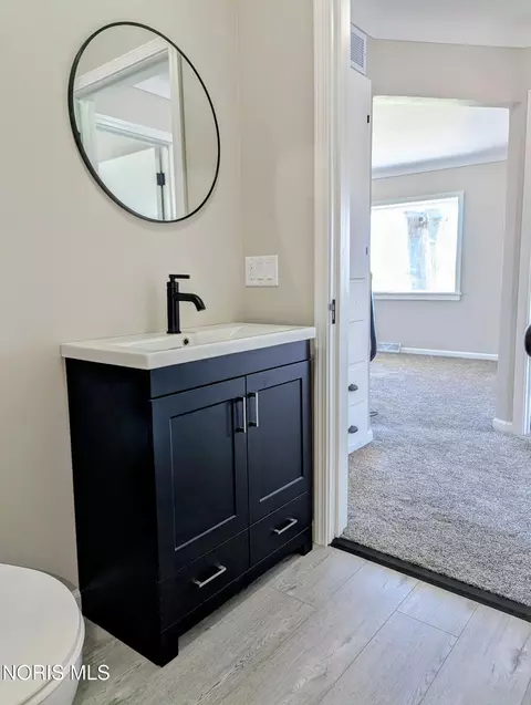 Bath - 404 Park St, Archbold, OH 43502 photo 3 of 3