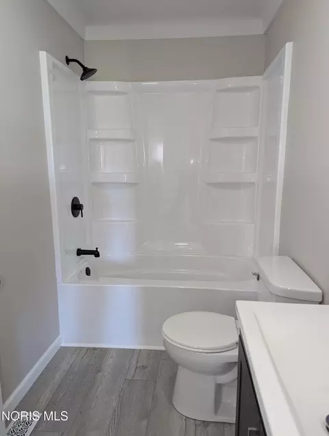 Bath - 404 Park St, Archbold, OH 43502 photo 1 of 3
