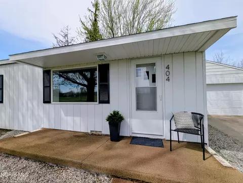 Exterior - 404 Park St, Archbold, OH 43502 photo 1 of 2