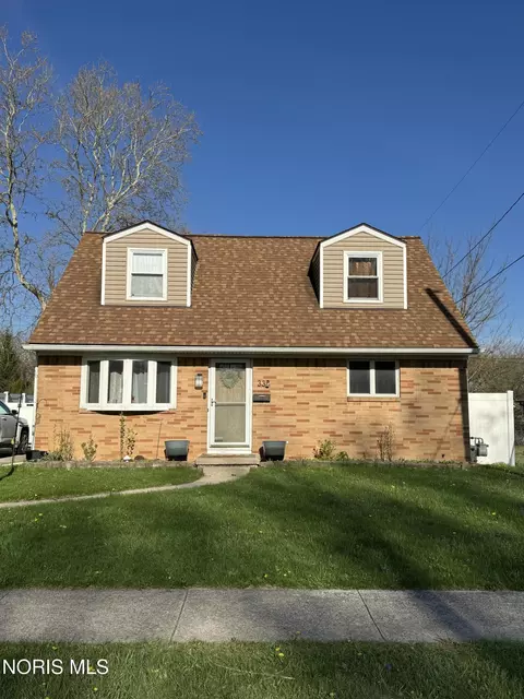 337 Crestway Dr, Oregon, OH 43616