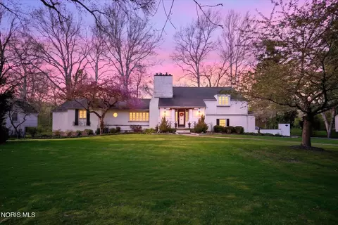 3700 W Bancroft St, Ottawa Hills, OH 43606