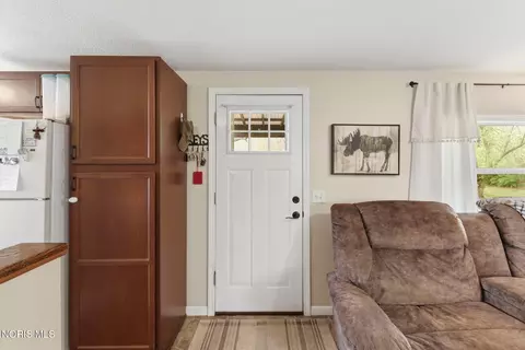Entry Way - 10560 Wayne Rd, Wayne, OH 43466 photo 1 of 2