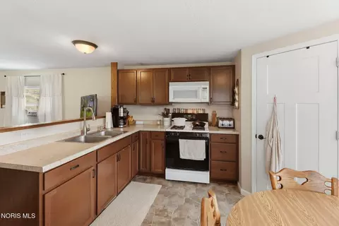 Kitchen - 10560 Wayne Rd, Wayne, OH 43466 photo 2 of 2