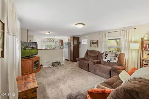 Living - 10560 Wayne Rd, Wayne, OH 43466 photo 2 of 2