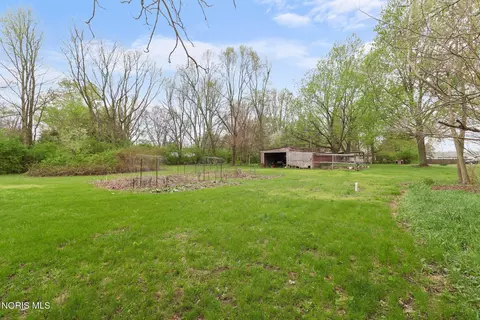 Exterior - 10560 Wayne Rd, Wayne, OH 43466 photo 6 of 8