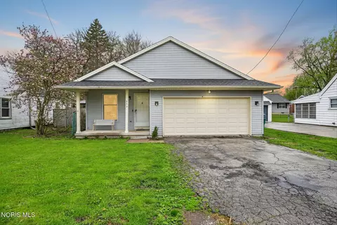 832 Anderson St, Northwood, OH 43619
