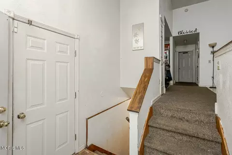 Entry Way - 830 Richards Rd, Toledo, OH 43607 photo 1 of 2