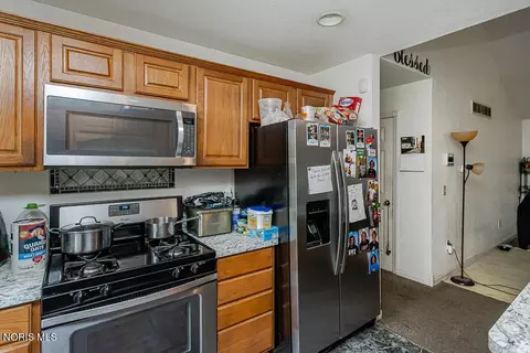 Kitchen - 830 Richards Rd, Toledo, OH 43607 photo 3 of 3