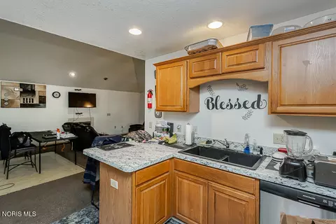 Kitchen - 830 Richards Rd, Toledo, OH 43607 photo 2 of 3