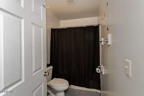 Bath - 830 Richards Rd, Toledo, OH 43607 photo 1 of 2