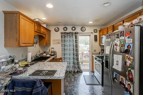 Kitchen - 830 Richards Rd, Toledo, OH 43607 photo 1 of 3