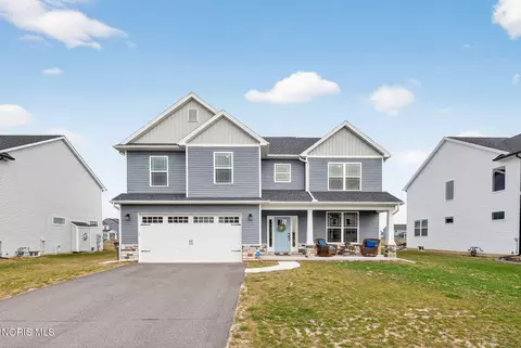 151 Valley Hall Dr, Perrysburg, OH 43551