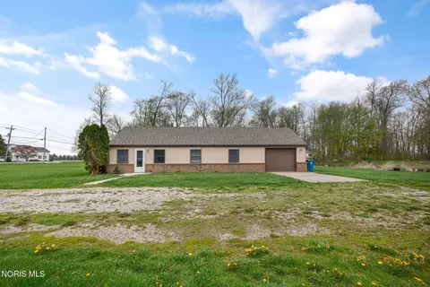 6237 Seaman Rd, Oregon, OH 43616