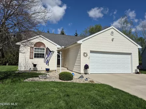 1104 Countryside Dr, Findlay, OH 45840