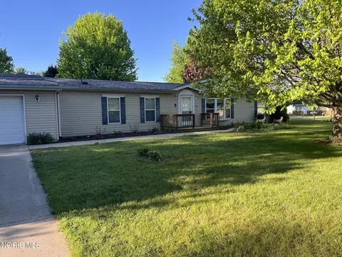 3203 Circle Dr, Delta, OH 43515