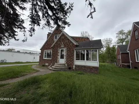 4705 W Bancroft St, Toledo, OH 43615