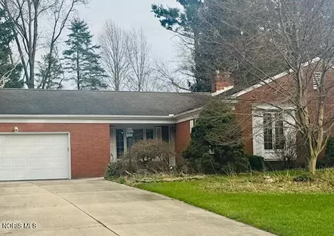 1215 Lyn Rd, Bowling Green, OH 43402