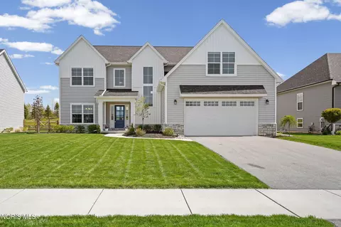 130 Barton Creek Dr, Perrysburg, OH 43551