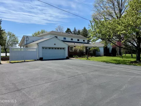 707 Catherine Dr, Liberty Center, OH 43532