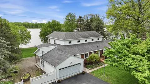 707 Catherine Dr, Liberty Center, OH 43532