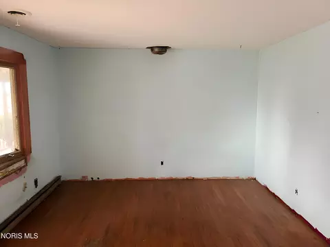Living - 9706 Bradner Rd, Risingsun, OH 43457 photo 3 of 5