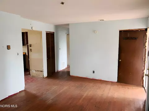 Living - 9706 Bradner Rd, Risingsun, OH 43457 photo 4 of 5