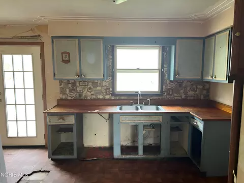 Kitchen - 9706 Bradner Rd, Risingsun, OH 43457 photo 1 of 2