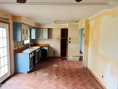 Kitchen - 9706 Bradner Rd, Risingsun, OH 43457 photo 2 of 2