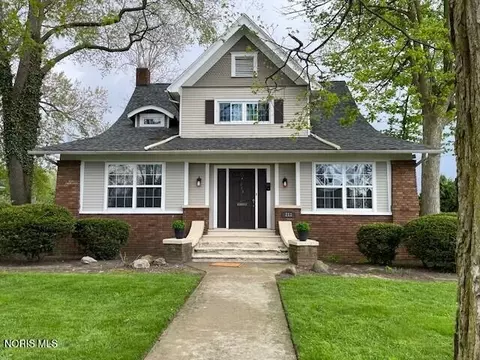 213 W High St, Hicksville, OH 43526