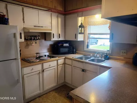 Kitchen - 407 E 2nd St, Ottawa, OH 45875 photo 1 of 2