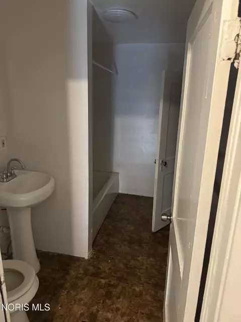 1014 Evesham Ave, Toledo, OH 43607 photo 8