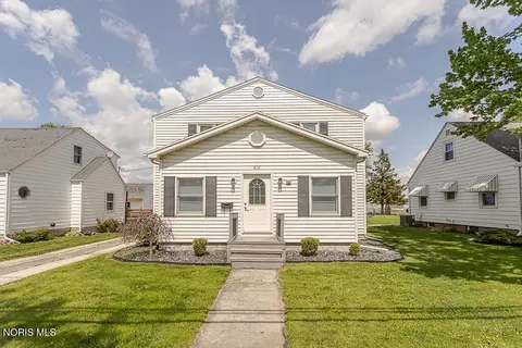 812 W College Ave, Woodville, OH 43469