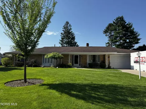 3749 N Beverly Hills Dr, Toledo, OH 43614