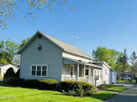 319 E Plum St, Deshler, OH 43516