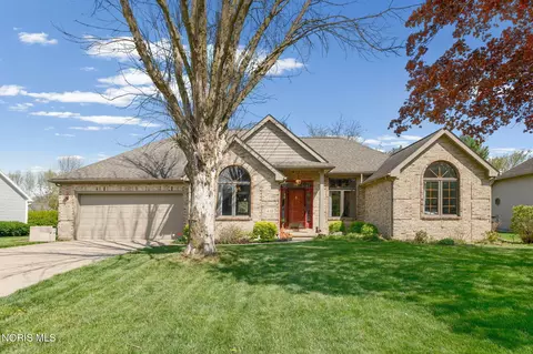 432 Hickory Ln, Waterville, OH 43566