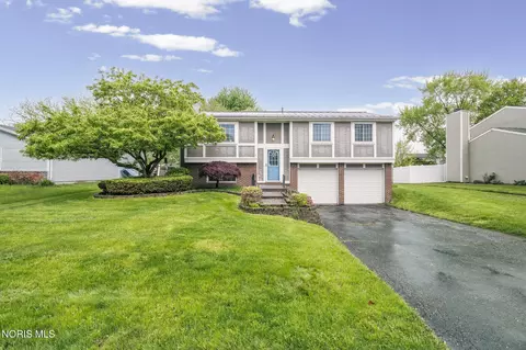 2160 Queensdale Ct, Maumee, OH 43537