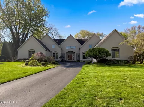 7303 Copperwood Ln, Sylvania, OH 43560