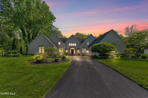 7303 Copperwood Ln, Sylvania, OH 43560