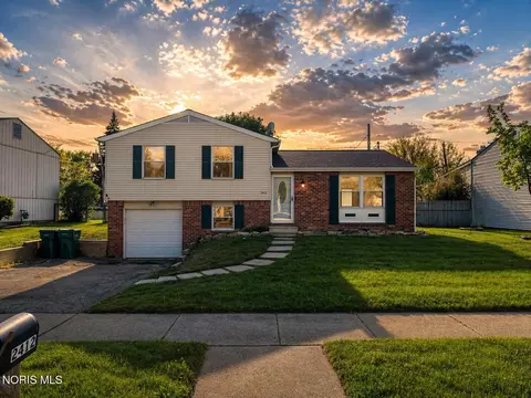 2412 Bedford Ln, Northwood, OH 43619